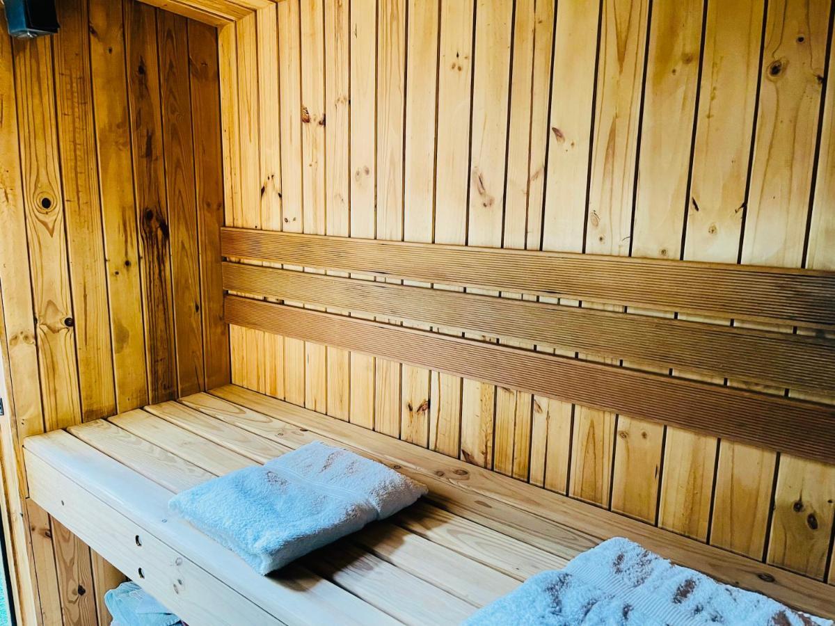 Art-Inspired Bedroom Close To Cbd Mossel Bay Exterior photo