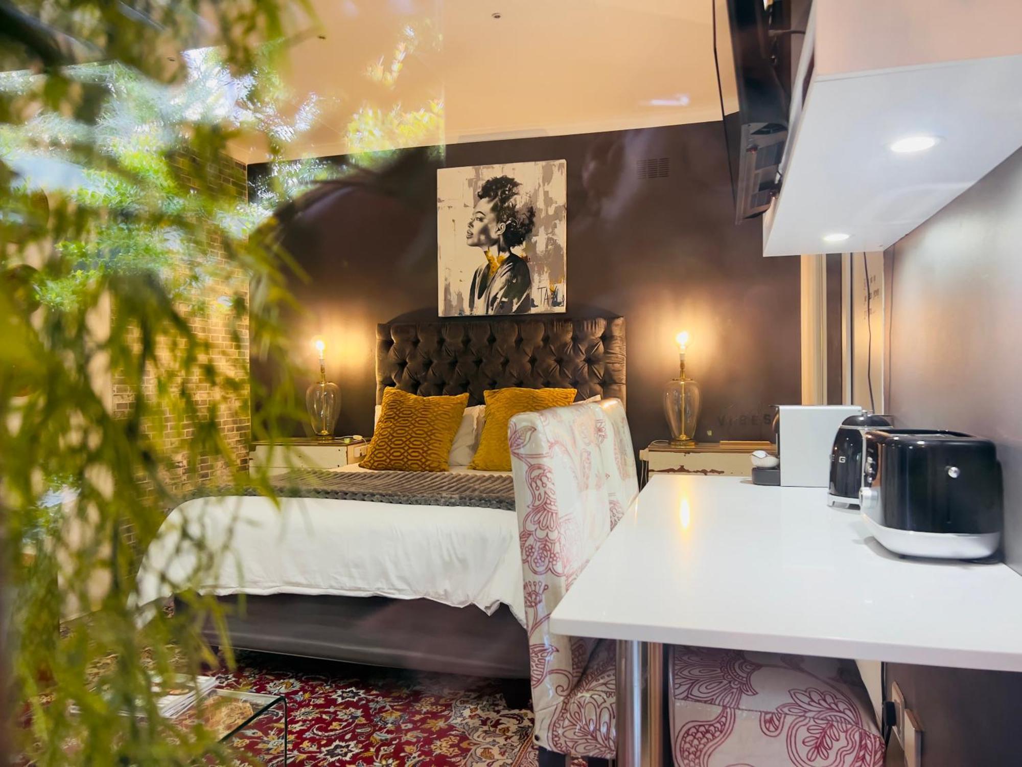 Art-Inspired Bedroom Close To Cbd Mossel Bay Exterior photo